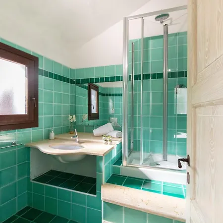 Villa Isa 6, Emma Palau